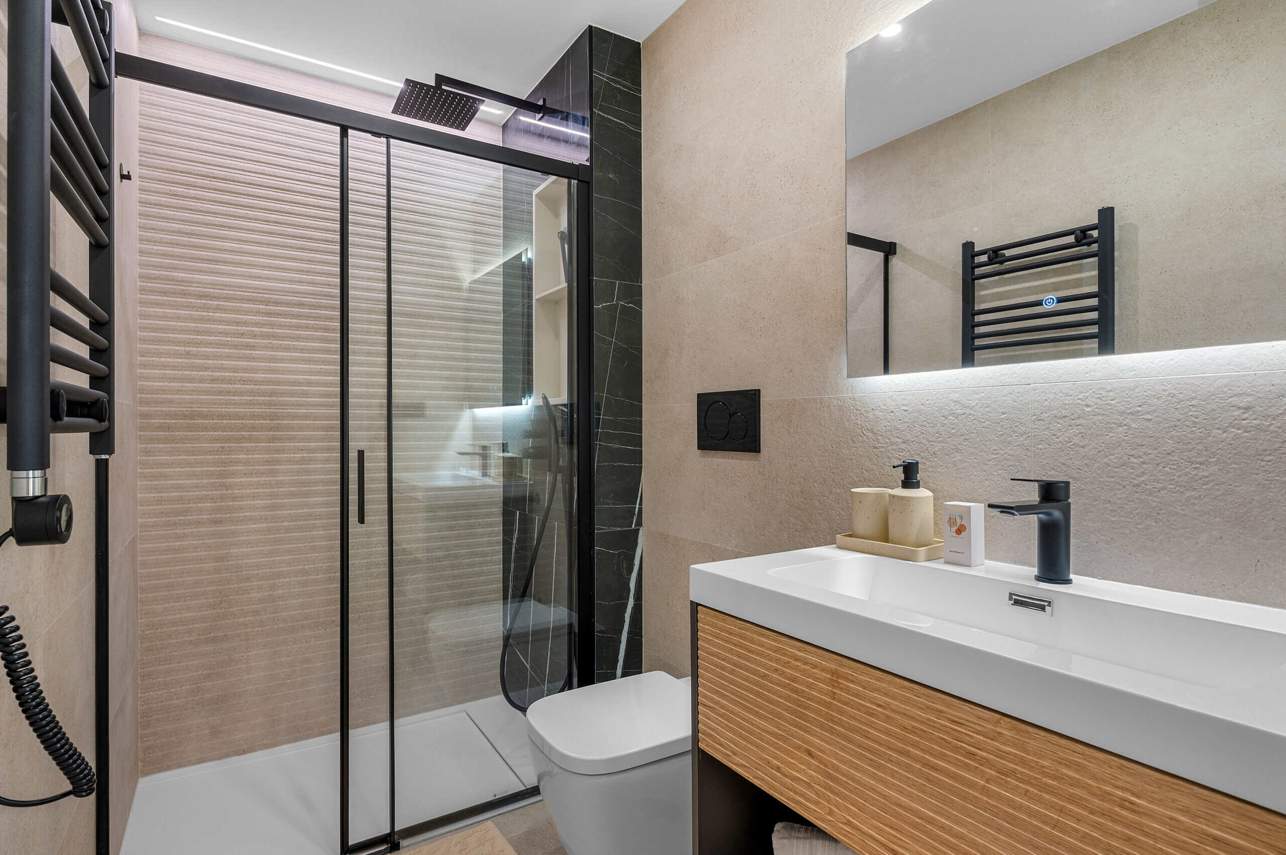 Bedroom one ensuite bathroom