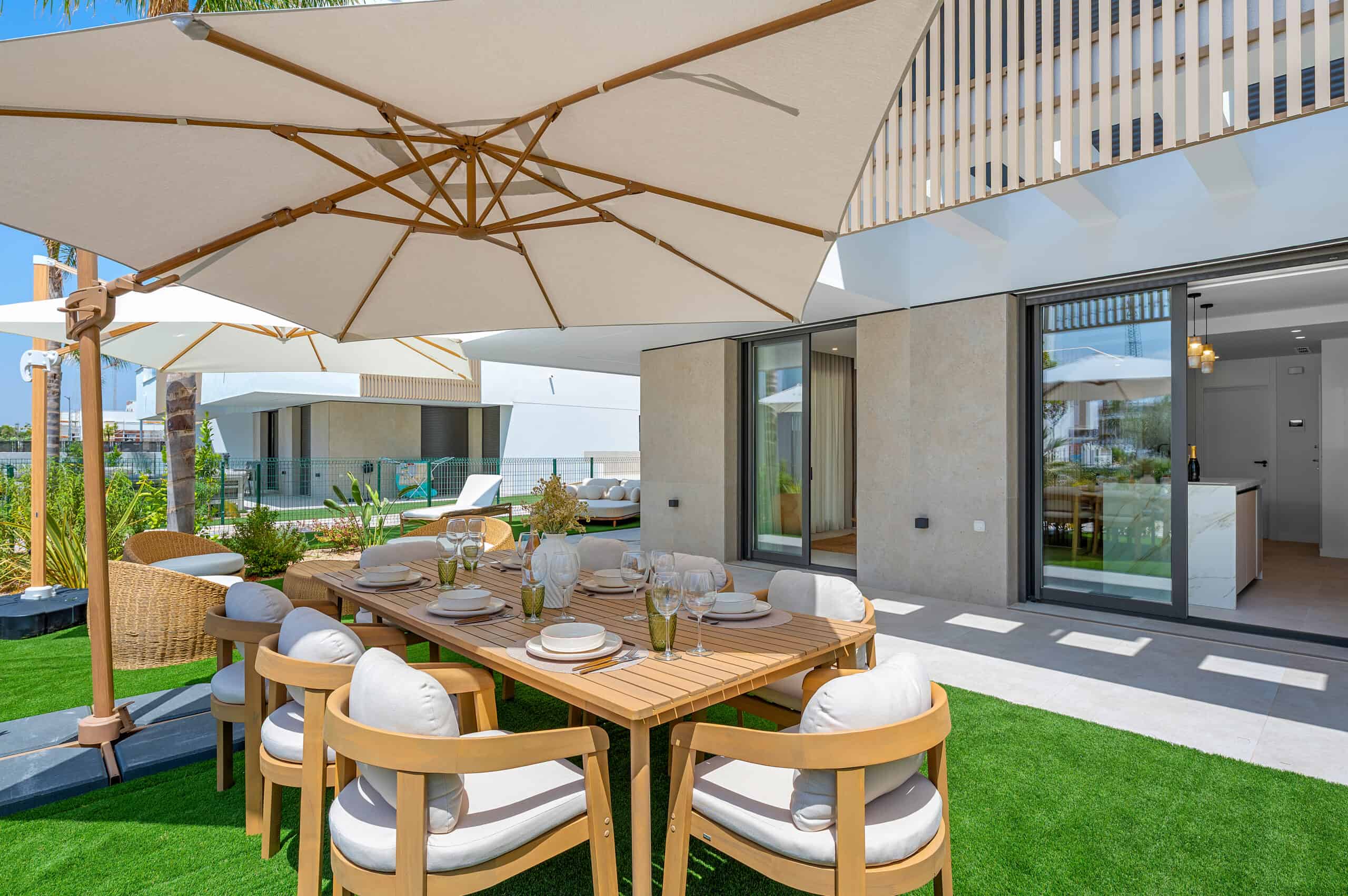 Outdoor dining close