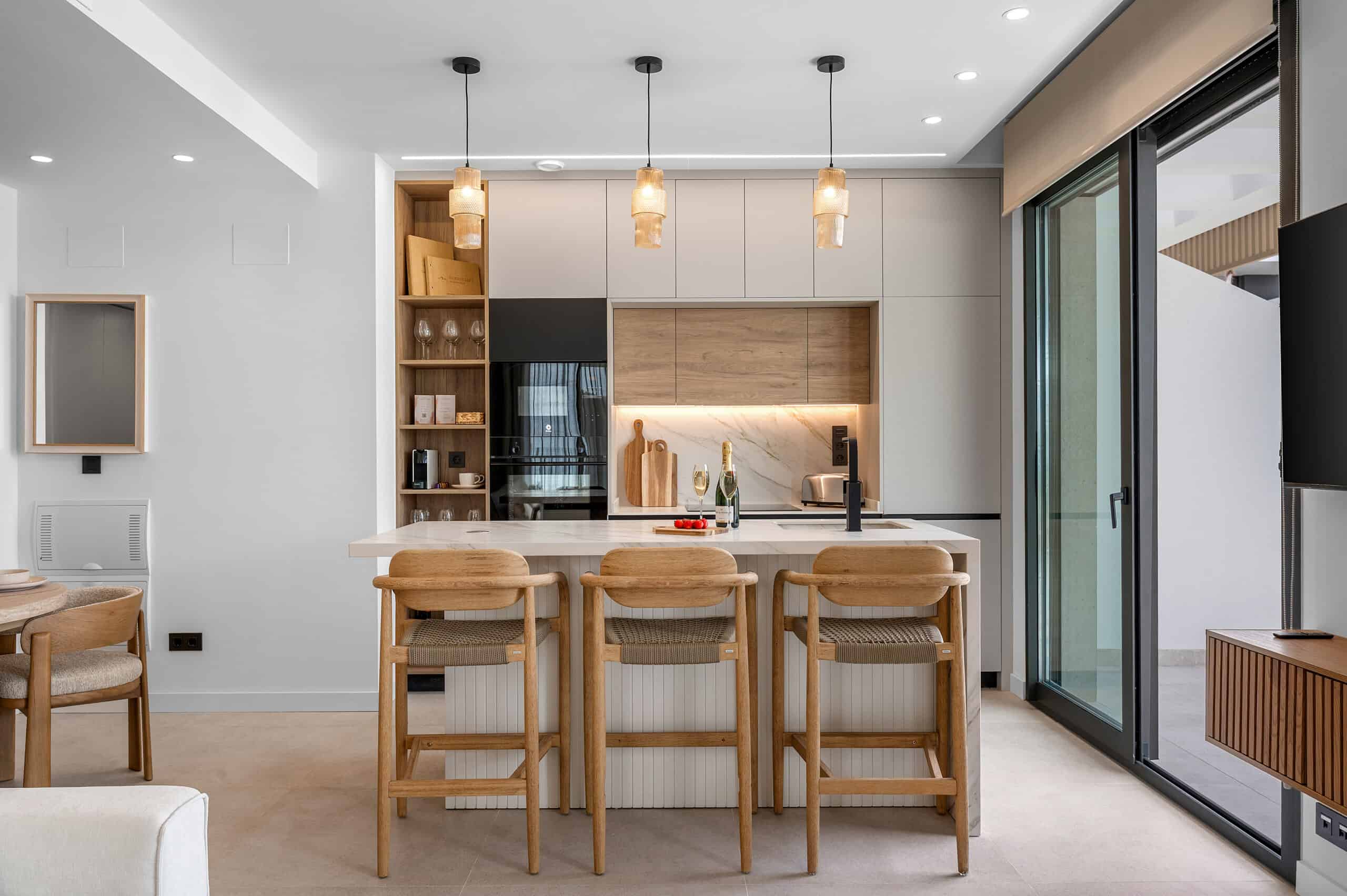 Kitchen and breakfast bar